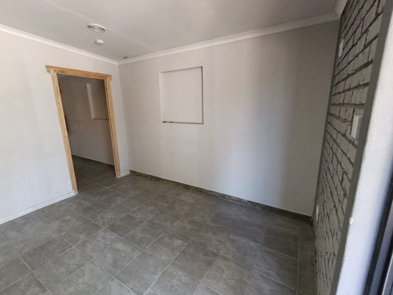 Ground floor office space in central Fisherhaven - Photo 3