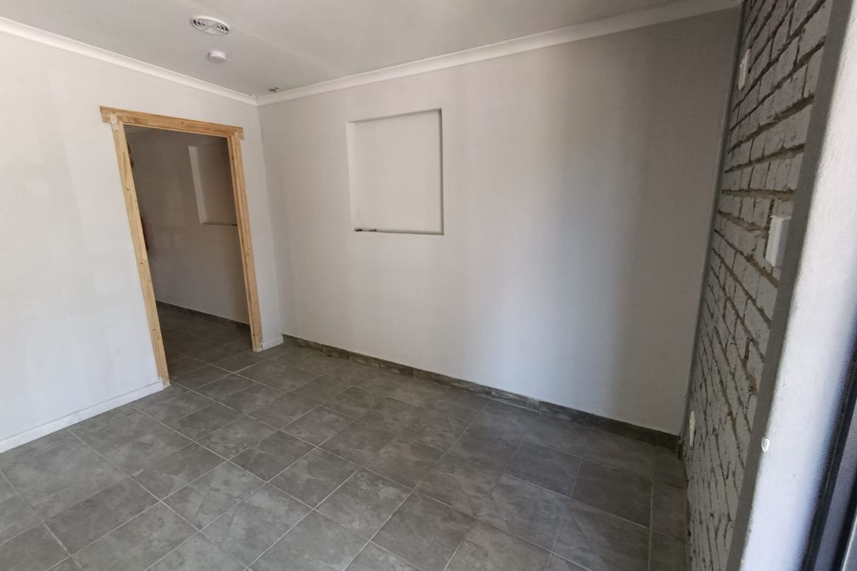 Ground floor office space in central Fisherhaven - Photo 3