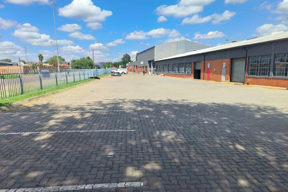 Compact High-Clearance 370m2 Warehouse To Let In Rosslyn, Secure Industrial Node - Photo 2