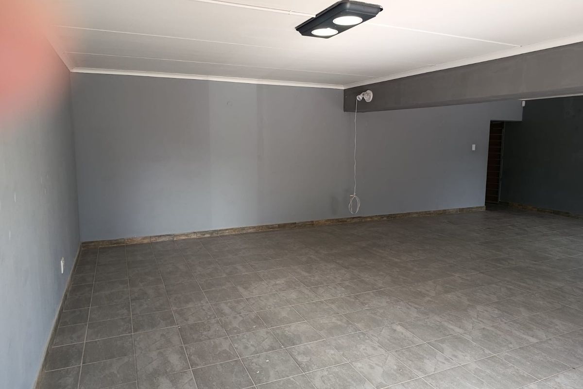 Business premises to rent in central Fisherhaven - Photo 4