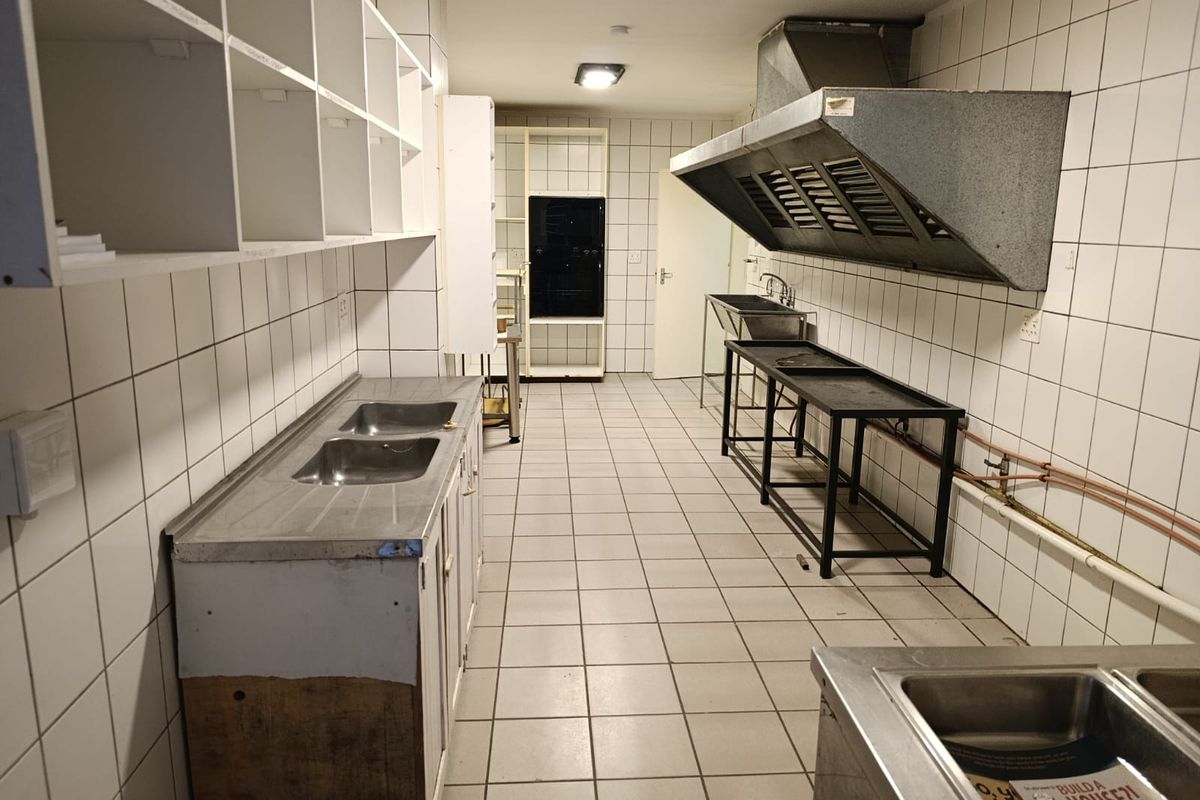 Business premises to rent in central Fisherhaven - Photo 5