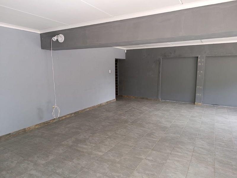 Business premises to rent in central Fisherhaven - Photo 3