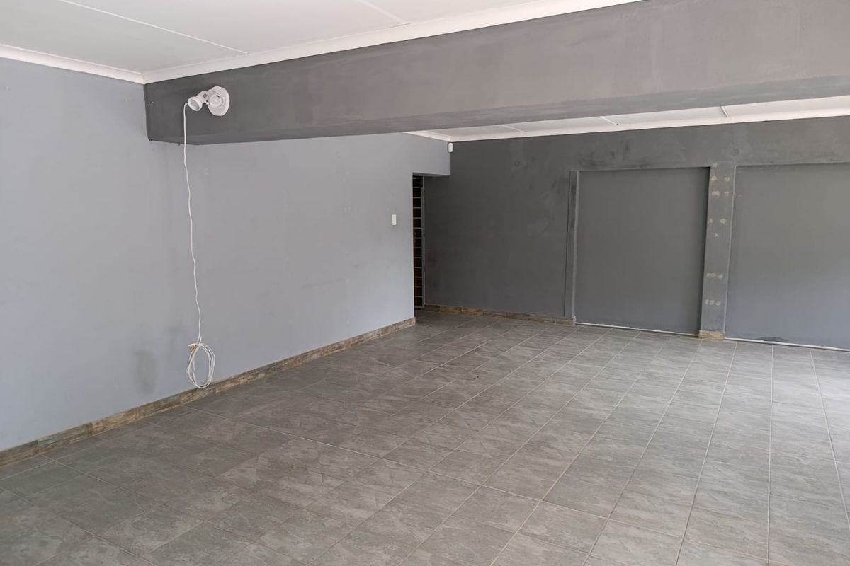 Business premises to rent in central Fisherhaven - Photo 3
