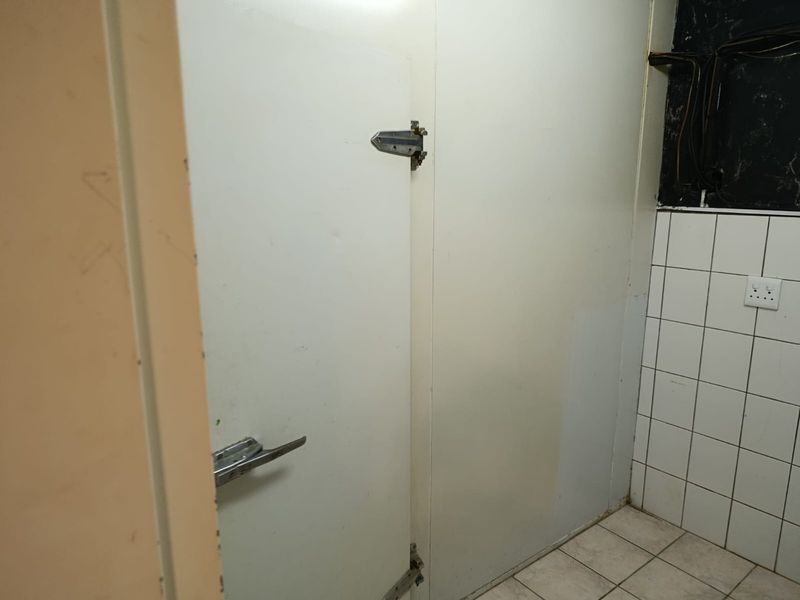 Business premises to rent in central Fisherhaven - Photo 8