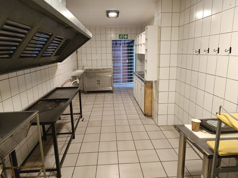 Business premises to rent in central Fisherhaven - Photo 6