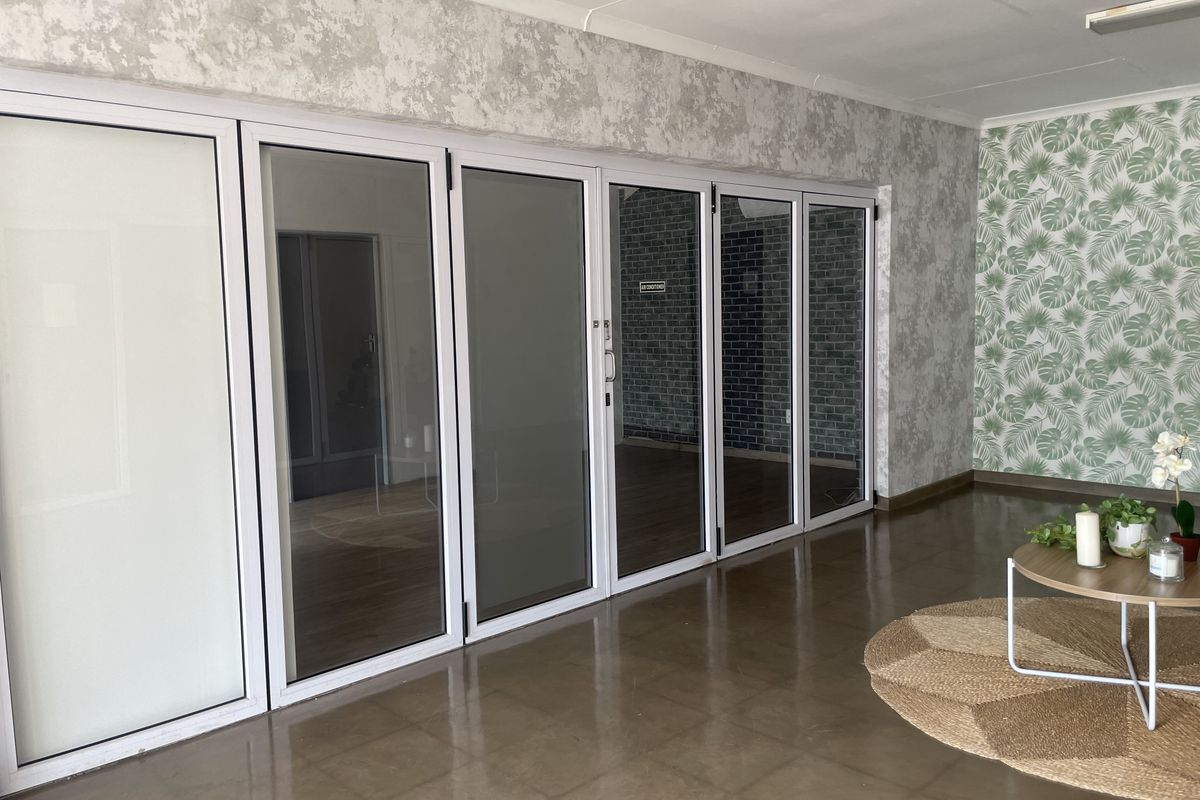 Medical suite to rent within a Wellness Centre - Photo 2