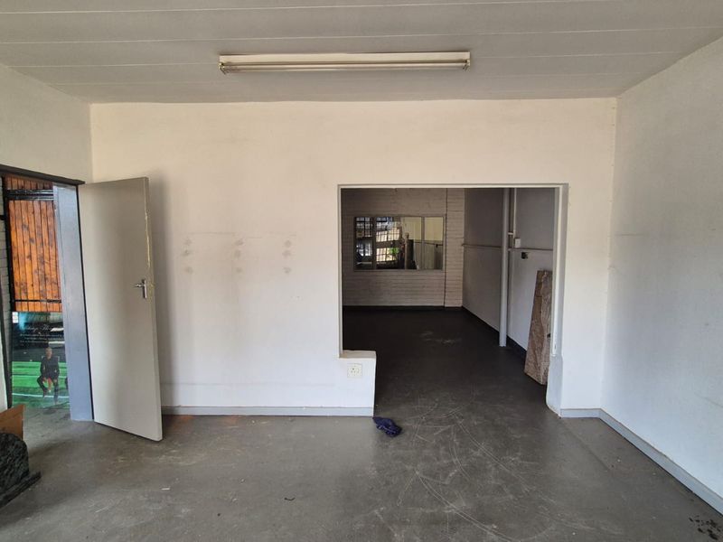 Versatile 631m2 Industrial Warehouse with Excellent Exposure & Functionality To Let in Silvertondale - Photo 3