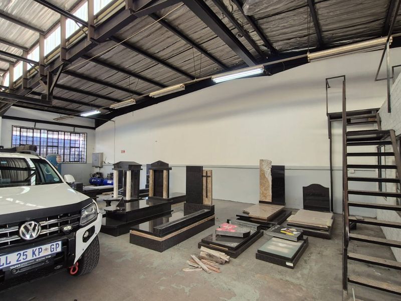 Versatile 631m2 Industrial Warehouse with Excellent Exposure & Functionality To Let in Silvertondale - Photo 5