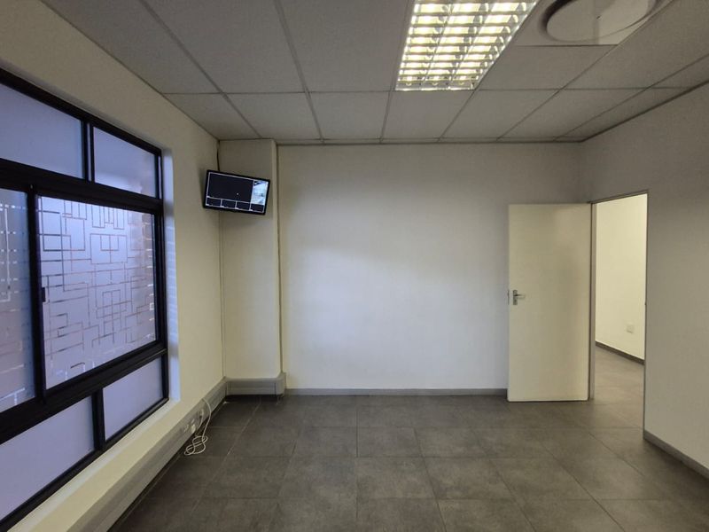 High-Exposure 538m2 Industrial Warehouse, Secure N4 Industrial Park, Available 1 July 2026 - Photo 6