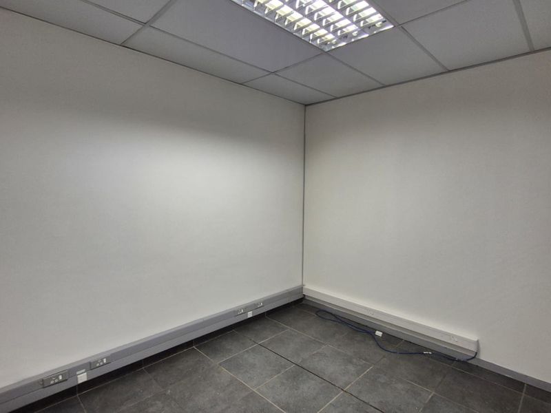 High-Exposure 538m2 Industrial Warehouse, Secure N4 Industrial Park, Available 1 July 2026 - Photo 4