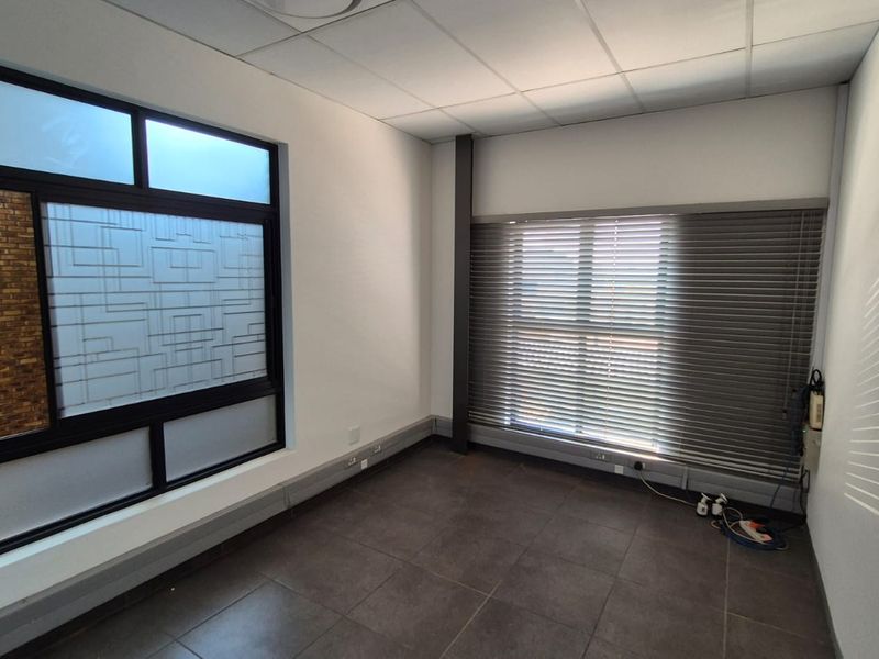 High-Exposure 538m2 Industrial Warehouse, Secure N4 Industrial Park, Available 1 July 2026 - Photo 3