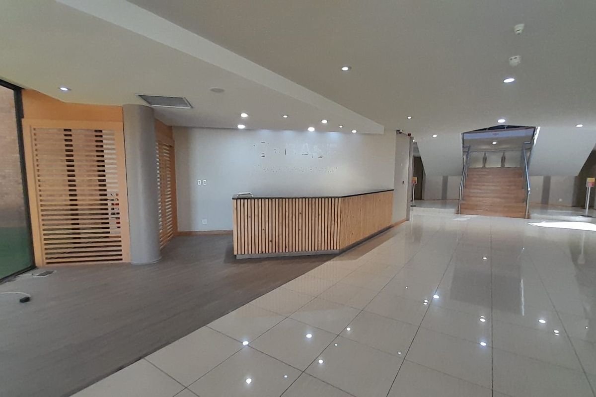 Corporate Scale Meets Operational Power in Randjespark, 7892m2 Space To Let Available - Photo 3