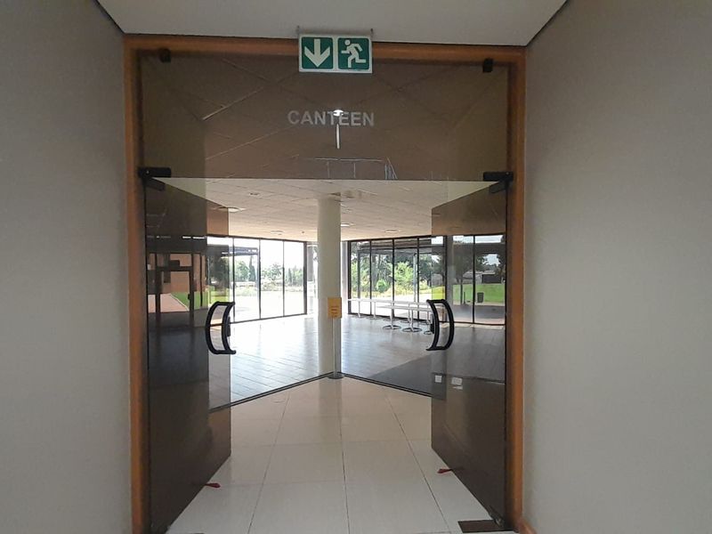 Corporate Scale Meets Operational Power in Randjespark, 7892m2 Space To Let Available - Photo 6