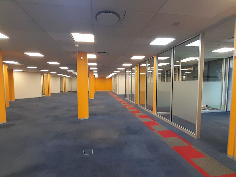 Corporate Scale Meets Operational Power in Randjespark, 7892m2 Space To Let Available - Photo 10