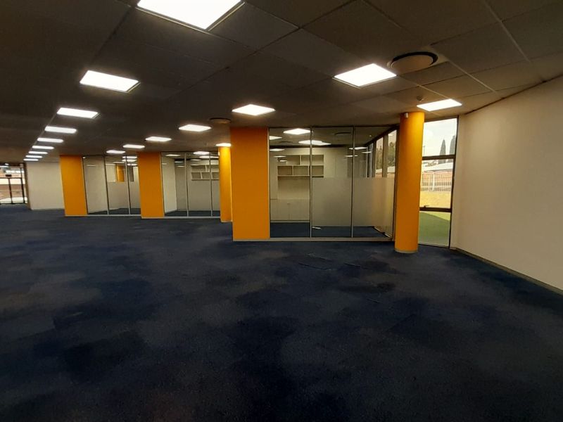 Corporate Scale Meets Operational Power in Randjespark, 7892m2 Space To Let Available - Photo 8