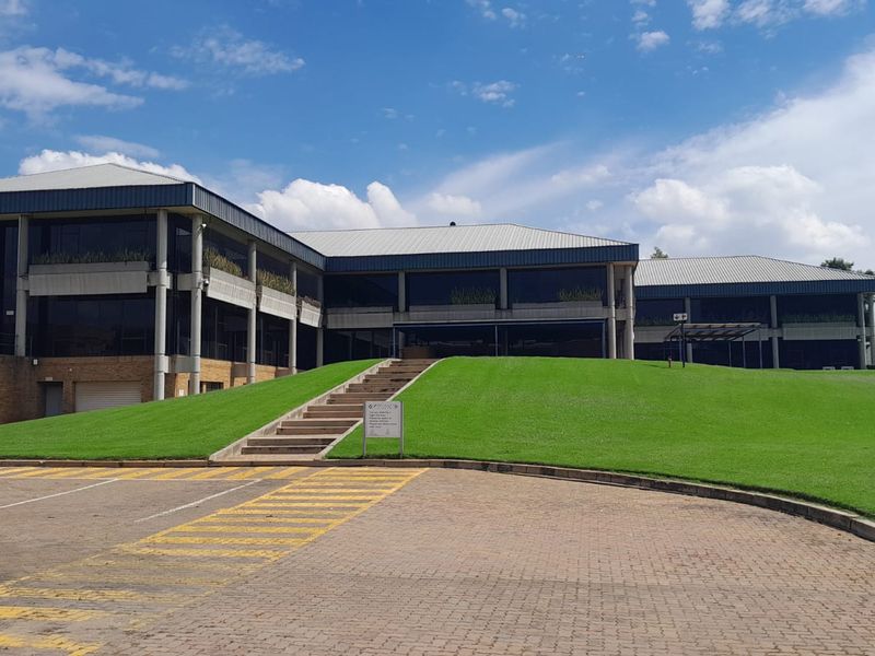 Corporate Scale Meets Operational Power in Randjespark, 7892m2 Space To Let Available - Photo 2
