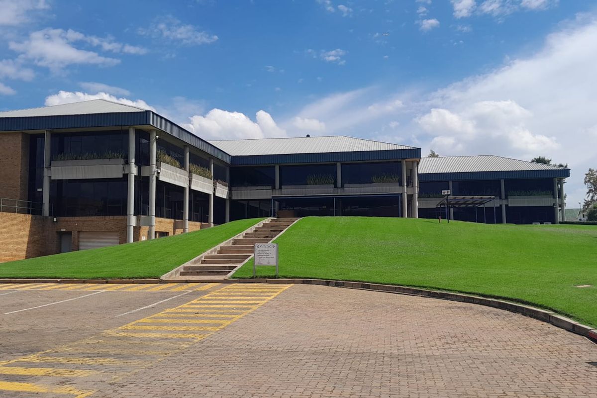 Corporate Scale Meets Operational Power in Randjespark, 7892m2 Space To Let Available - Photo 2