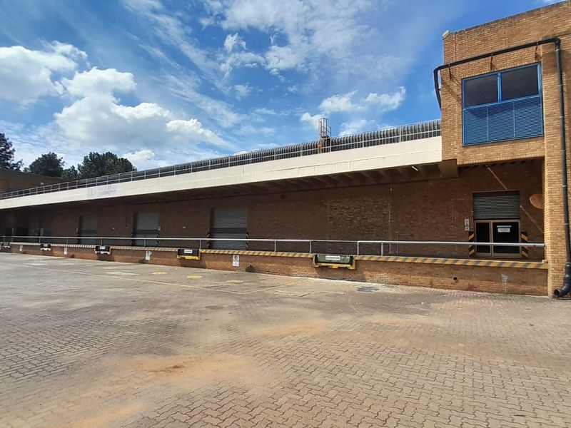 High Capacity Warehouse with Office Component To Let in Randjespark, Midrand - Photo 2