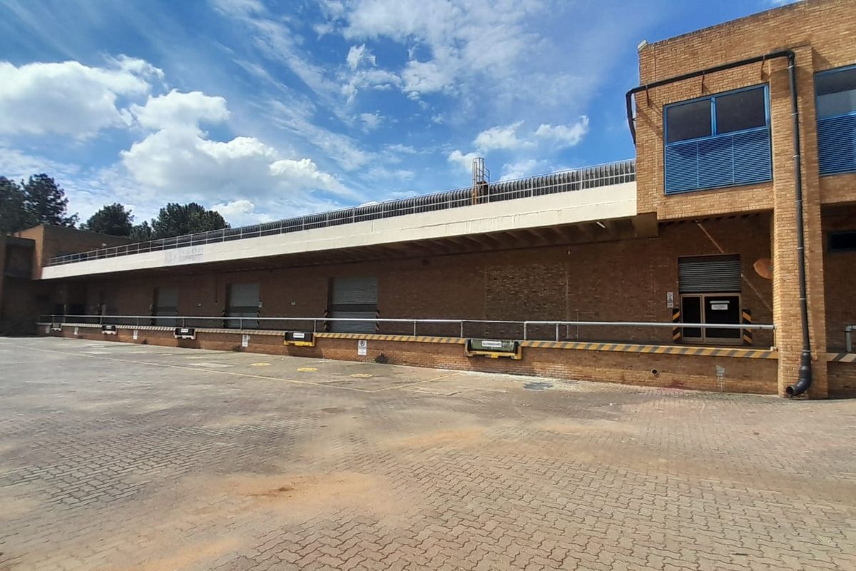 High Capacity Warehouse with Office Component To Let in Randjespark, Midrand - Photo 2