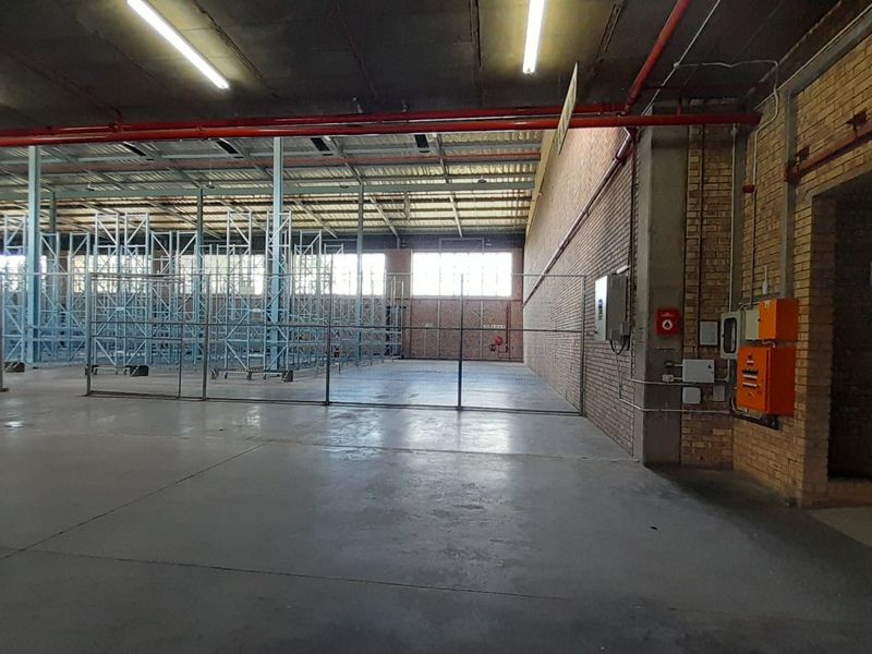 High Capacity Warehouse with Office Component To Let in Randjespark, Midrand - Photo 10