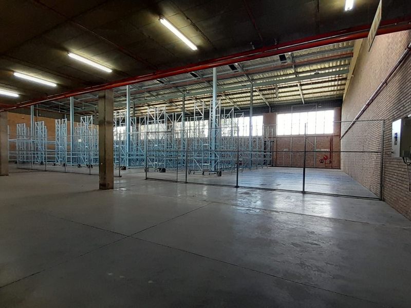 High Capacity Warehouse with Office Component To Let in Randjespark, Midrand - Photo 7