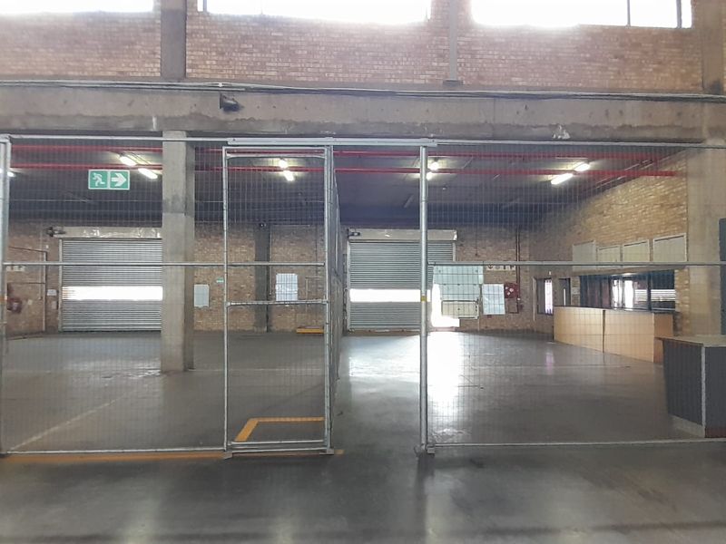 High Capacity Warehouse with Office Component To Let in Randjespark, Midrand - Photo 6