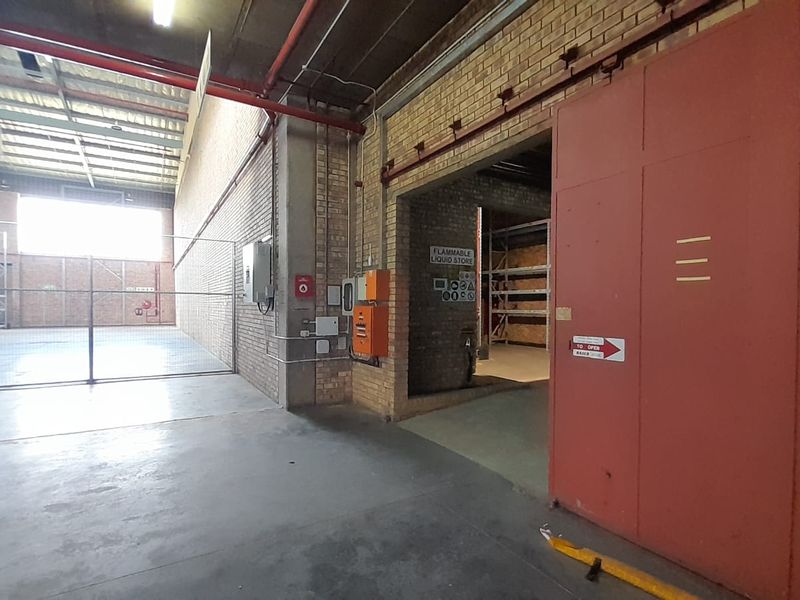 High Capacity Warehouse with Office Component To Let in Randjespark, Midrand - Photo 8