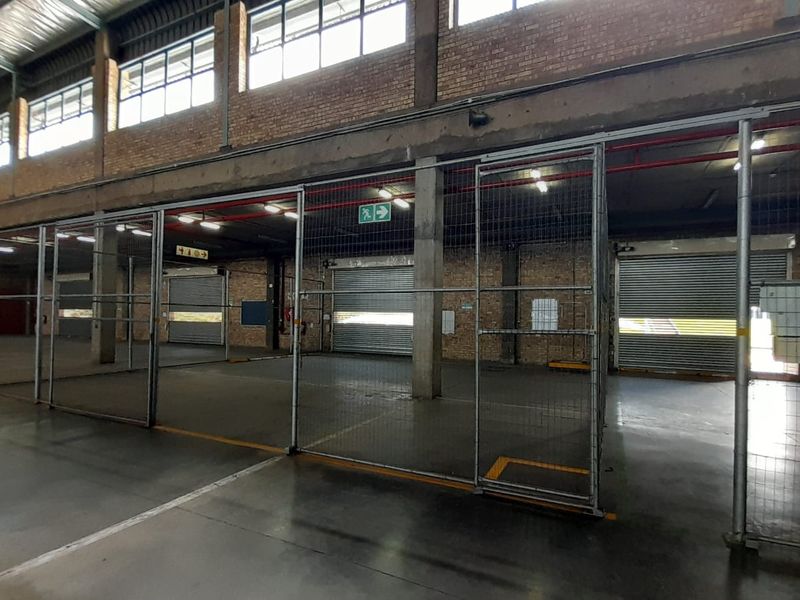 High Capacity Warehouse with Office Component To Let in Randjespark, Midrand - Photo 3
