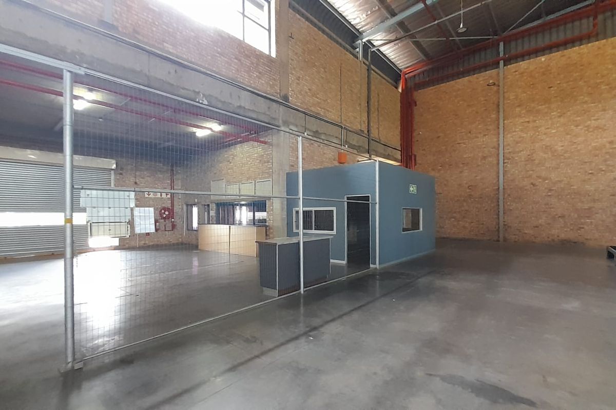 High Capacity Warehouse with Office Component To Let in Randjespark, Midrand - Photo 4