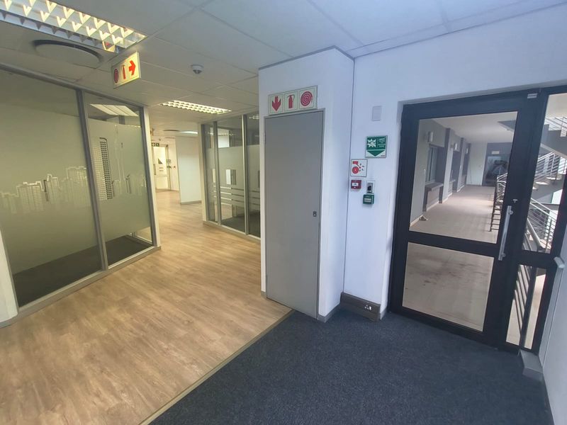 Prime 375m2 Freestanding Office in Secure Riverside Office Park, Immediate Occupation - Photo 6