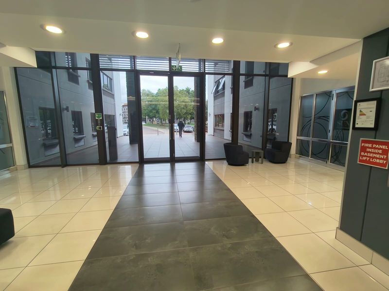 Prime 375m2 Freestanding Office in Secure Riverside Office Park, Immediate Occupation - Photo 4