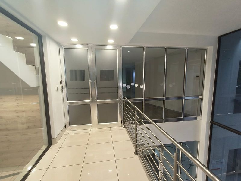 Prime 375m2 Freestanding Office in Secure Riverside Office Park, Immediate Occupation - Photo 2