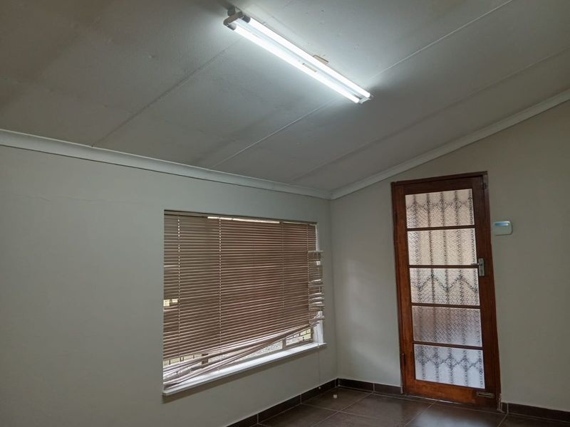 Your Ideal Upper CBD Workspace Awaits - Photo 8