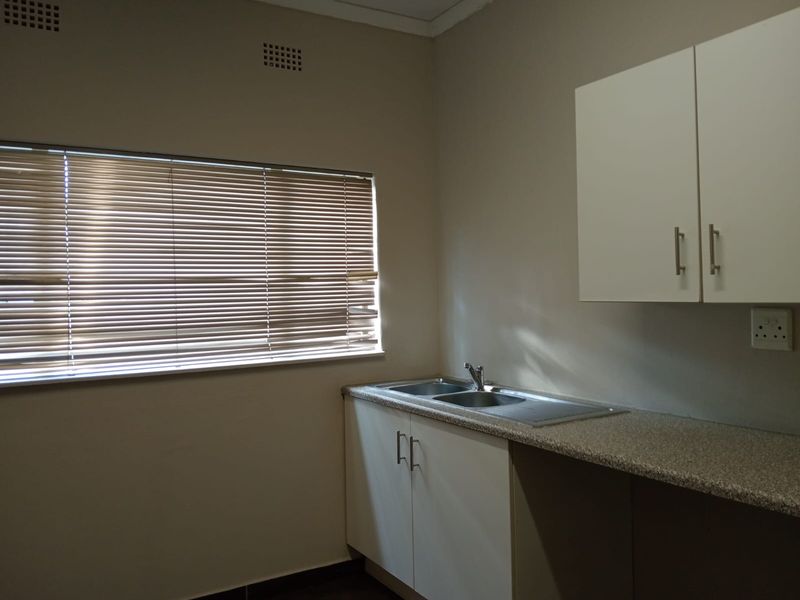 Your Ideal Upper CBD Workspace Awaits - Photo 4