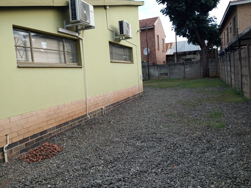 Your Ideal Upper CBD Workspace Awaits - Photo 2