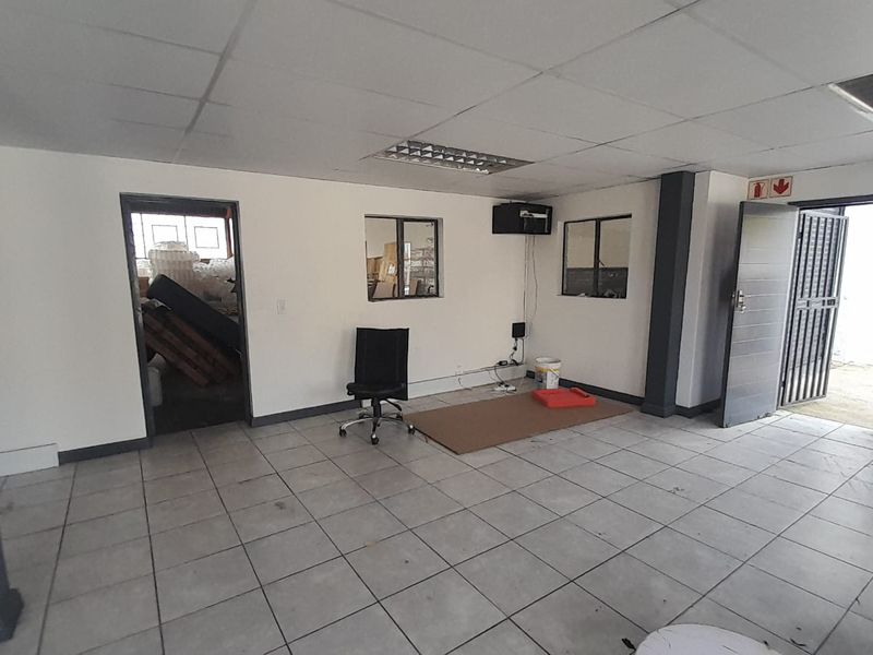 Compact Warehouse Space with Easy Access and Immediate Functionality, Midrand - Photo 4