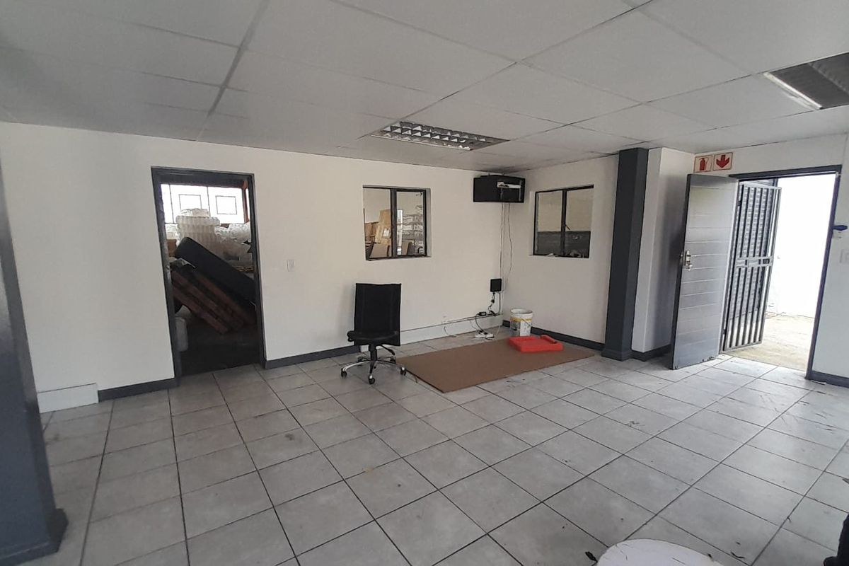 Compact Warehouse Space with Easy Access and Immediate Functionality, Midrand - Photo 4