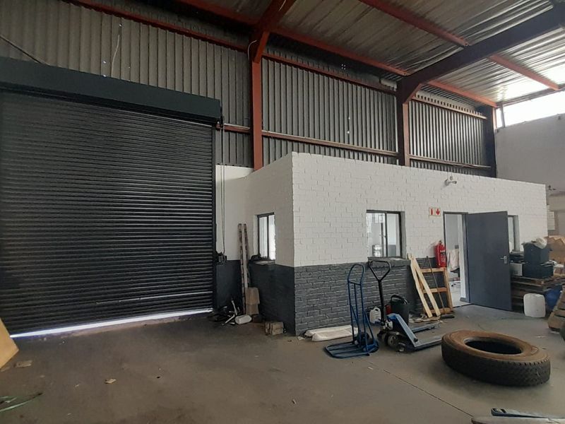 Compact Warehouse Space with Easy Access and Immediate Functionality, Midrand - Photo 9