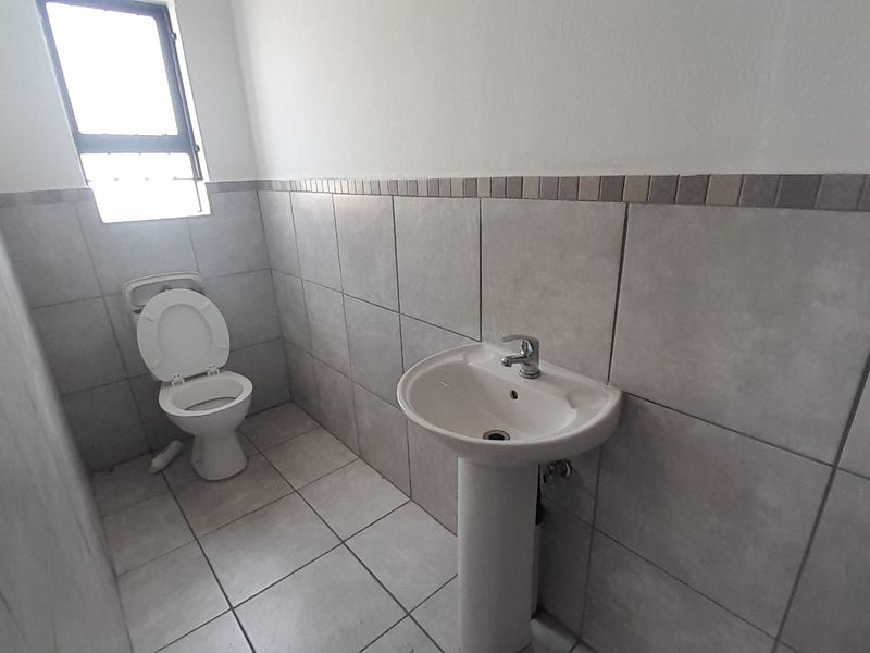 Compact Warehouse Space with Easy Access and Immediate Functionality, Midrand - Photo 8