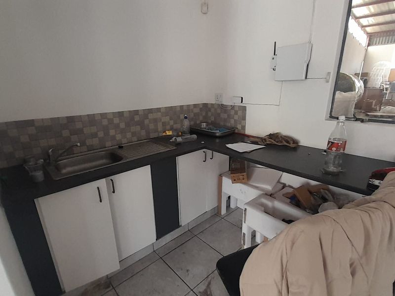 Compact Warehouse Space with Easy Access and Immediate Functionality, Midrand - Photo 6