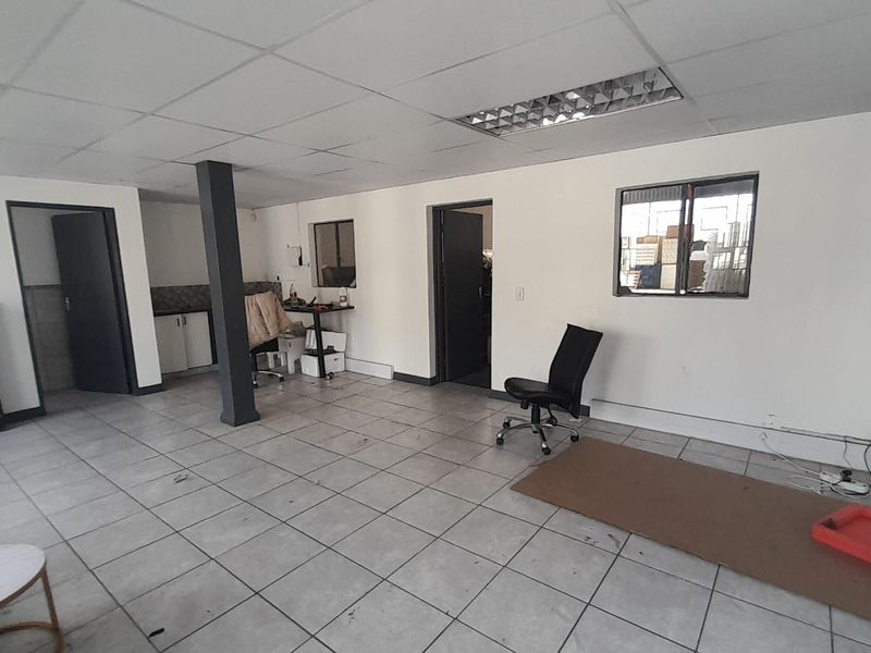 Compact Warehouse Space with Easy Access and Immediate Functionality, Midrand - Photo 2