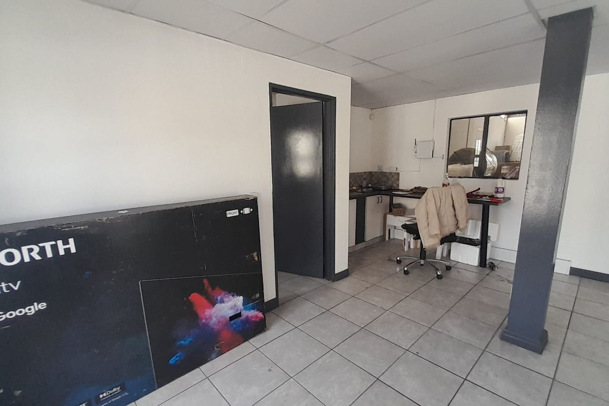Compact Warehouse Space with Easy Access and Immediate Functionality, Midrand - Photo 5