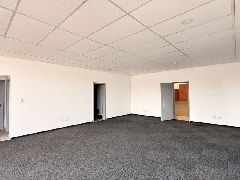 AAA-Grade 1,235m2 High-Clearance Warehouse To Let in Irene, Prime R21 Exposure - Photo 5