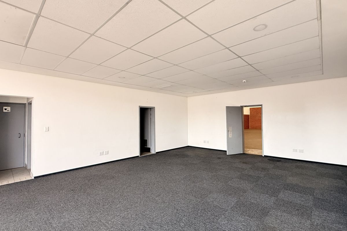 AAA-Grade 1,235m2 High-Clearance Warehouse To Let in Irene, Prime R21 Exposure - Photo 5