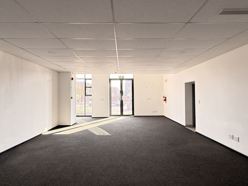 AAA-Grade 1,235m2 High-Clearance Warehouse To Let in Irene, Prime R21 Exposure - Photo 4