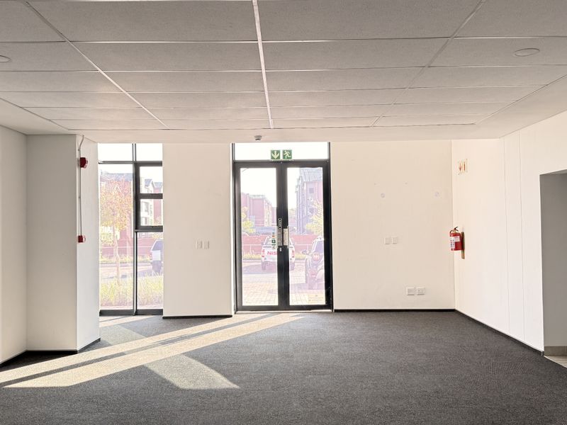 AAA-Grade 1,235m2 High-Clearance Warehouse To Let in Irene, Prime R21 Exposure - Photo 3