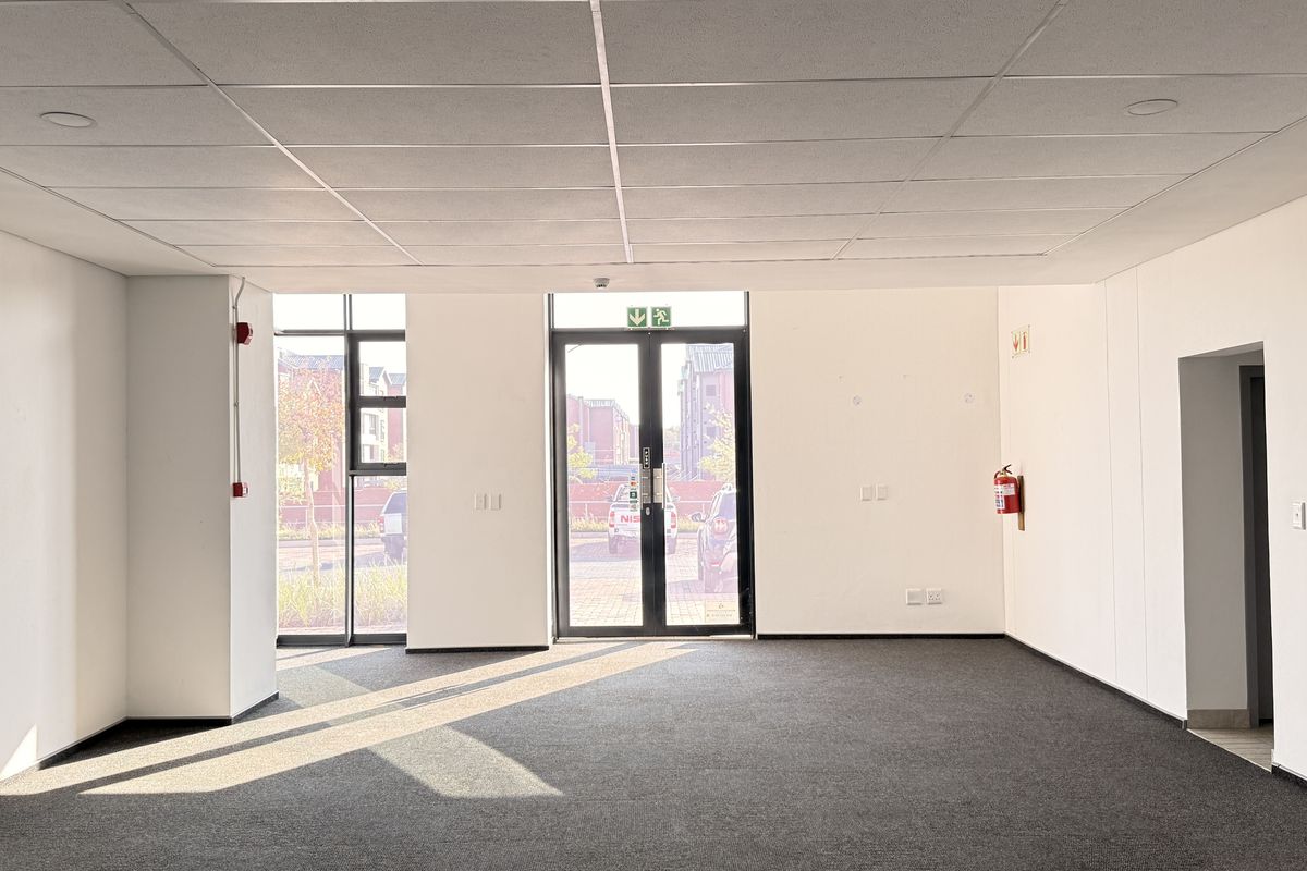 AAA-Grade 1,235m2 High-Clearance Warehouse To Let in Irene, Prime R21 Exposure - Photo 3