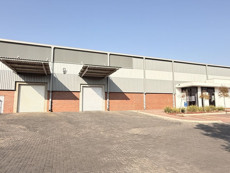 AAA-Grade 1,235m2 High-Clearance Warehouse To Let in Irene, Prime R21 Exposure - Photo 2