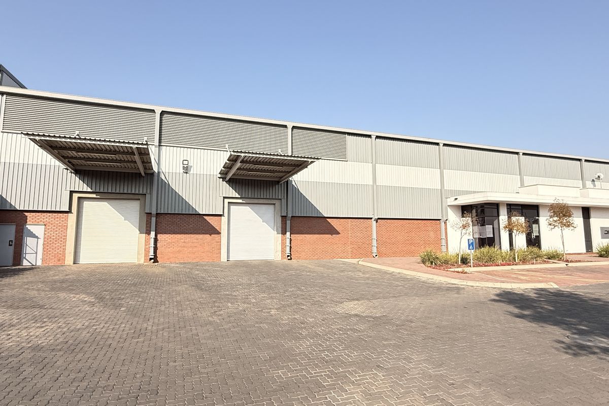 AAA-Grade 1,235m2 High-Clearance Warehouse To Let in Irene, Prime R21 Exposure - Photo 2
