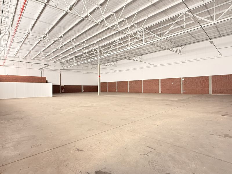 AAA-Grade 1,235m2 High-Clearance Warehouse To Let in Irene, Prime R21 Exposure - Photo 9